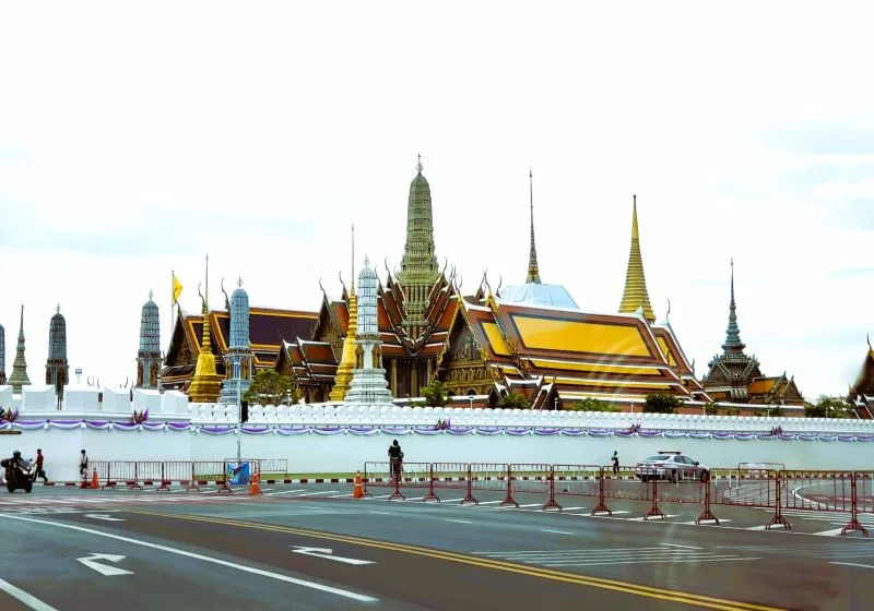 Video Dress Code for The Grand Palace and Temples around Bangkok