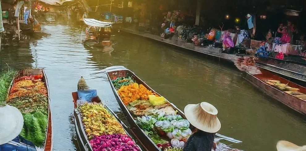 Damnoen Saduak Floating Market