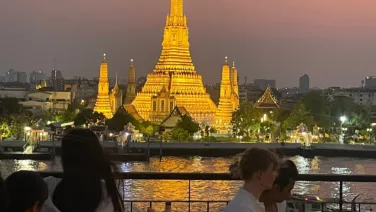 Roof Top to See Temple of Dawn